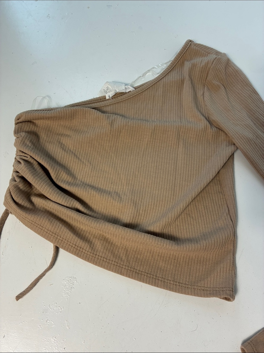 Caution to the Wind Medium One Long Sleeve Tan Ribbed Cinch Side Blouse - Picture 4 of 5